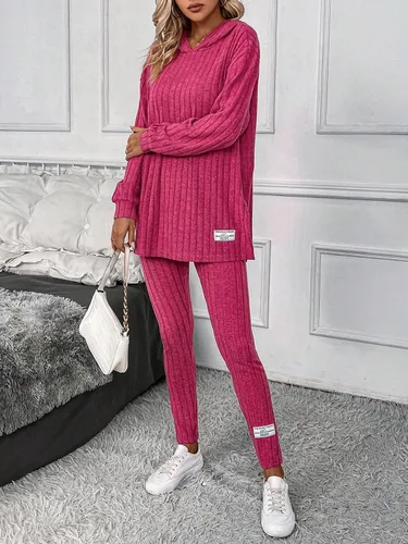 Vista 5 de WDIRARA Conjunto de 2 piezas para mujer, con estampado de letras, manga larga, dobladillo dividido, sudadera con capucha y leggings ajustados