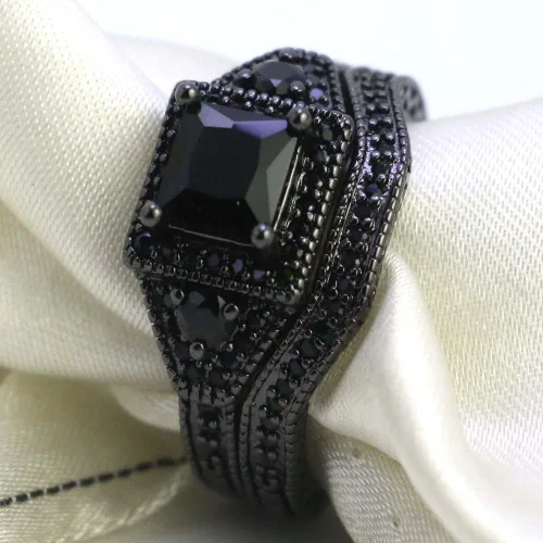 Vista 2 de Juego de anillos de boda de acero inoxidable chapado en oro negro con circonita cúbica