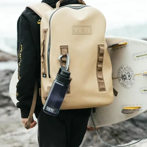 Vista 6 de YETI Botella de agua Yonder con tapa de amarre Yonder, ligera, a prueba de fugas y sin BPA