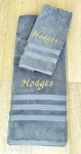 Vista 5 de Liberty21 Toallas de baño y manos bordadas de lujo, 100% algodón. Toallas bordadas personalizadas con monogramas. El juego incluye 1 toalla de baño