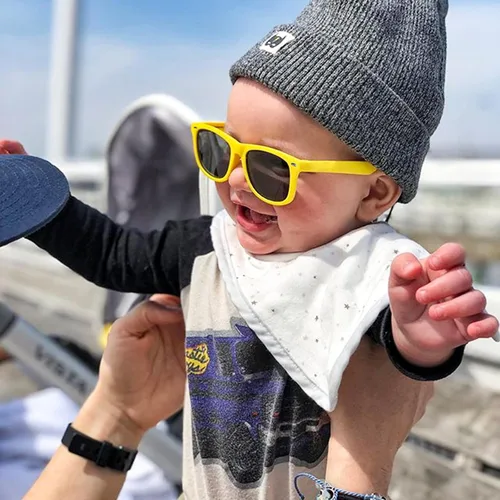 Vista 7 de SUNOVELTIES Paquete de 12 lentes de sol retro neón para niños, lentes clásicos de corazón a granel, regalos de fiesta para niños y niñas, disfraz al