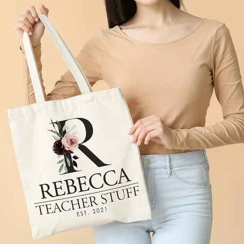 Vista 5 de Bolsas de mano florales personalizadas de regalo para mujeres con nombre y fecha de texto, bolsa personalizada para playa, boda, viajes, trabajo