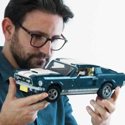 Vista 3 de LEGO Creator Expert Ford Mustang 10265 - Set de construcción - Exclusivo modelo de auto de colección avanzado, con interior detallado, motor V8
