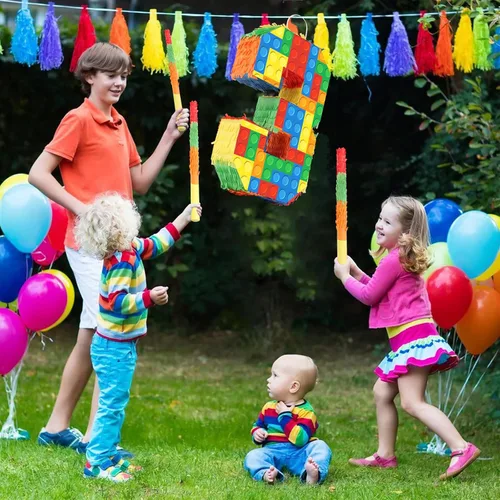 Vista 5 de Decoraciones de fiesta de cumpleaños de bloques de construcción para el tercer cumpleaños Número 3 Piñata con palo de piñata y venda para los ojos