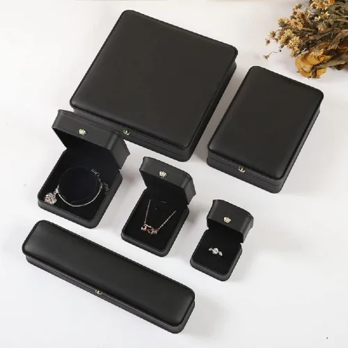 Vista 3 de Juego de joyas de boda Caja de cuero de primera calidad para collar, aretes, anillo, vitrina, soporte de almacenamiento (negro grande)