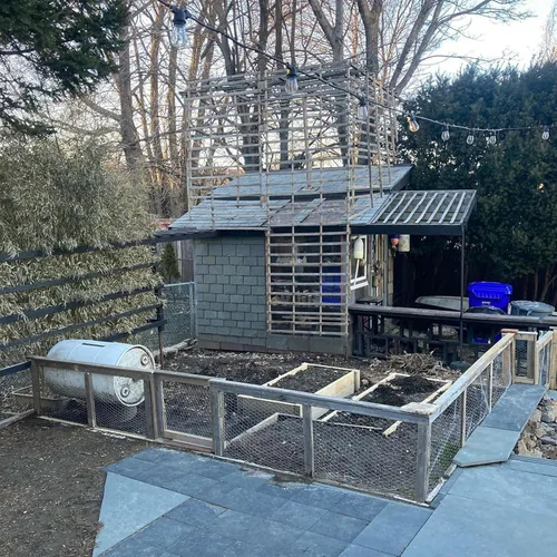 Vista 7 de Valla de alambre soldada con revestimiento de PVC de protección vegetal de 24 pulgadas x 50 pies, negro, 2 x 3 pulgadas, paño de hardware recubierto