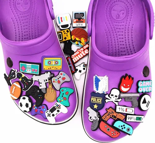 Vista 2 de 35 dijes de cocodrilo de juego para niñas, niños, adolescentes, adultos, pistola de juegos, yoga, fútbol, cocodrilo, accesorios de zapatos
