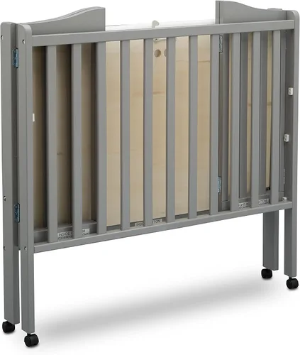 Vista 10 de Delta Children Cuna portátil plegable mini para bebé con colchón de 1.5 pulgadas - Certificado Greenguard Gold, gris