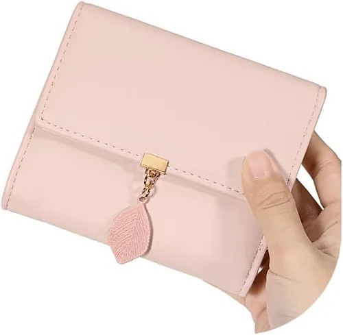 Vista 94 de UTO - Cartera pequeña RFID de piel sintética con dije de hoja, cierre de cremallera y tarjetero.