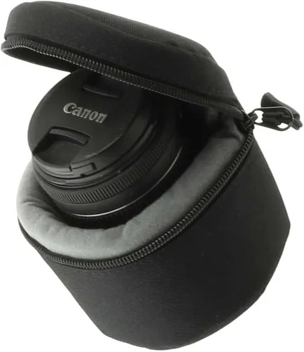 Vista 3 de Navitech Funda protectora negra resistente al agua para lente de cámara, compatible con Samyang AF 0.945 in F/2.8 FE lente