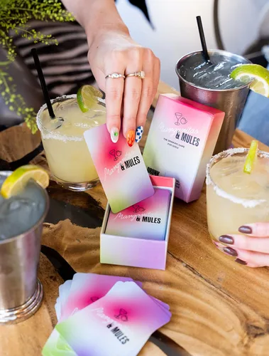 Vista 3 de Margaritas & Mules: Juego de cartas para beber para niñas Juego de despedida de soltera para adultos
