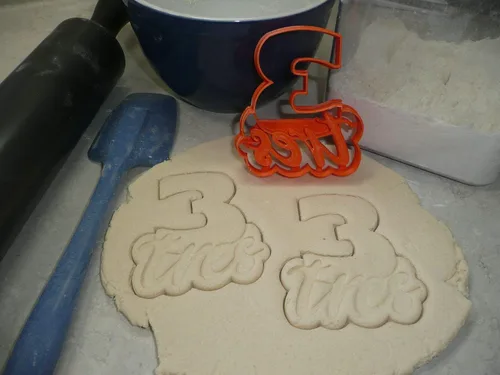 Vista 6 de NUMERO TRES 3 CON PALABRA CORTADOR DE GALLETAS HECHO EN USA PR4123