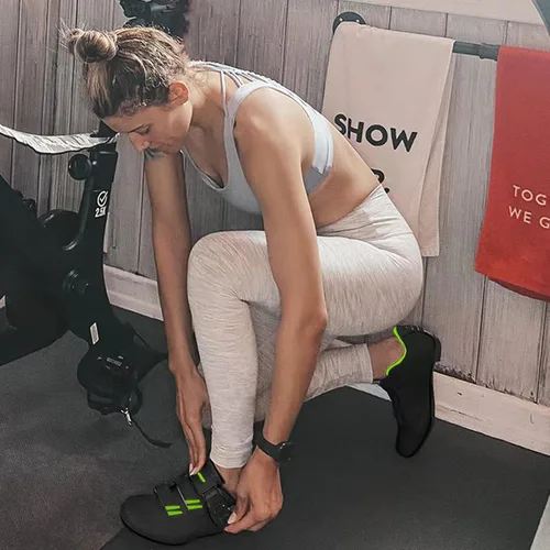 Vista 5 de Zapatos de ciclismo para hombre y mujer, compatibles con Pelaton, zapatos de bicicleta de carretera, preinstalados con clip de tacos Delta, pedal