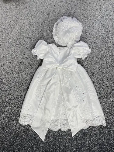 Vista 2 de FAIOKAVER Vestidos de bautismo de encaje, vestidos de bautizo para niñas con gorro