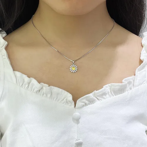 Vista 3 de Collar con colgante de flor de margarita de plata de ley 925 para mujer, cadena de caja de 0.039 in