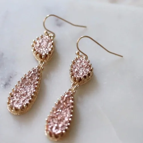 Vista 8 de Humble Chic Aretes largos de gota colgante de imitación, aretes femeninos de doble lágrima con purpurina bohemia, dijes bohemios de piedra de geoda
