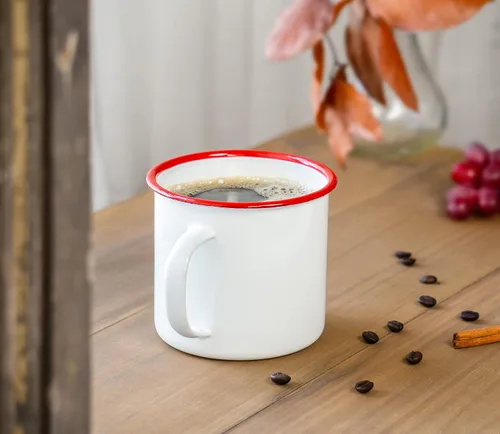 Vista 5 de Red Co. Enamelware - Taza redonda de metal para café y té de 22 onzas con asa, borde blanco y rojo sólido