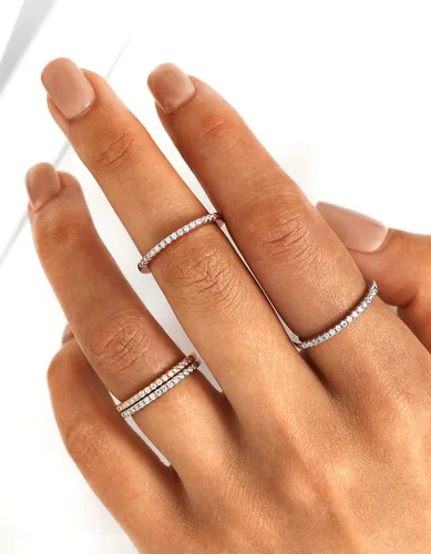 Vista 2 de MomentWish Anillo de boda, anillos de boda de moissanita de 0.15 quilates, anillos de eternidad de plata de ley 925 de diamante simulado de color D