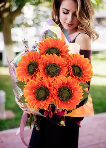 Vista 9 de Girasoles artificiales de seda grandes de color naranja, flores de otoño artificiales de tallo largo de 26 pulgadas, 6 piezas de girasoles falsos