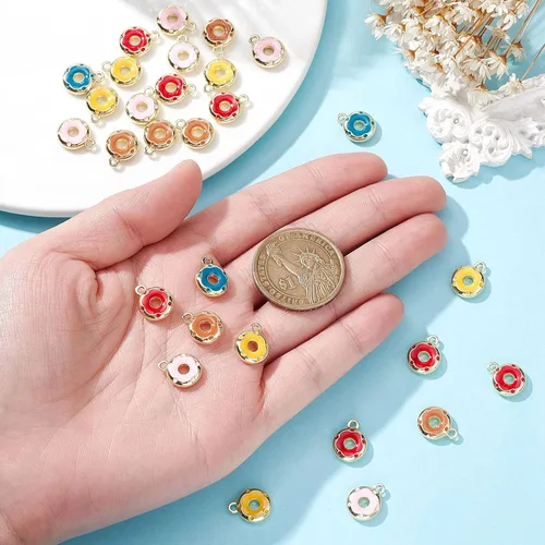 Vista 3 de DanLingJewelry Dijes coloridos esmaltados lindos colgantes para hacer joyas y manualidades, Metal no precioso., Sin piedra preciosa