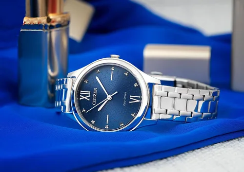Vista 5 de Citizen Eco-Drive Reloj elegante para mujer con esfera azul EM0500-73L, plateado, Moderno