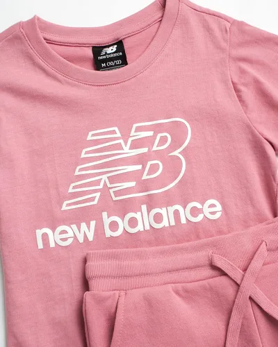 Vista 2 de New Balance Conjunto de pantalones cortos para niña, camiseta de manga corta de 2 piezas y pantalones cortos de rizo francés (7-16), talla 7-8