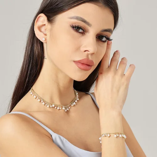 Vista 2 de KesaPlan Juego de collar de perlas, collar de perlas ajustables chapado en oro de 14 quilates y pulsera de perlas y aretes de perlas para mujer