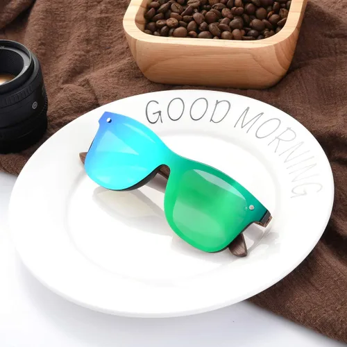 Vista 3 de Lentes de sol de bambú hechos a mano con cristales polarizados para hombres y mujeres