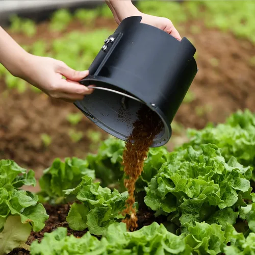 Vista 9 de Airthereal Paquete Revive compostador eléctrico de cocina y 1 cubo de repuesto + tapa, capacidad de 2.5 litros con tres cuchillas SHARKSDEN®