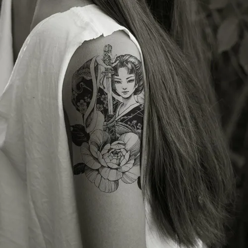 Vista 4 de 6 hojas de tatuajes temporales de geisha japonesa para adultos, calcomanías de tatuaje falsas de grúa de flores de geisha, arte corporal impermeable