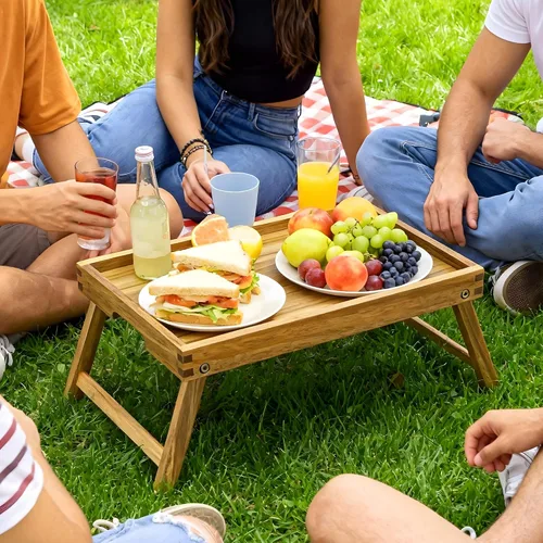 Vista 9 de VaeFae Bandeja de mesa de cama de acacia, bandeja de desayuno de madera con patas plegables, bandeja de cama para comer y computadora portátil