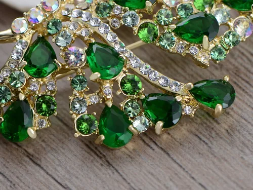 Vista 3 de Alilang Broche de insectos voladores de mariposa de cristal brillante para mujer