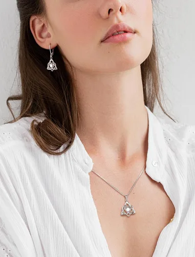 Vista 3 de STARCHENIE Collar de nudo celta para mujer, plata de ley 925, colgante de nudo de amor Trinity, piedras de nacimiento, joyería