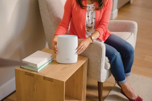 Vista 6 de NETGEAR Orbi Router Sistema WiFi de malla para todo el hogar, enrutador WiFi de tres bandas. Hasta 2,500 pies cuadrados de cobertura WiFi, AC3000