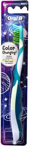 Vista 2 de Oral-B Pro-Health Junior CrossAction Galaxy - Cepillo de dientes suave a partir de 6 años, paquete de 3