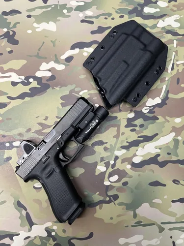 Vista 5 de Funda Kydex negra compatible con Glock 17 Olight PL-3 Valkyrie