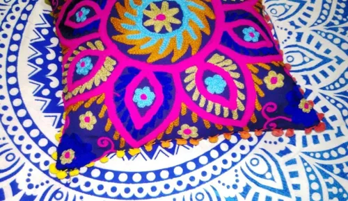 Vista 2 de INDACORIFY Suzani - Funda de cojín bordada de 16 x 16 pulgadas, funda de almohada decorativa, cojines indios con pompones para exteriores, fundas