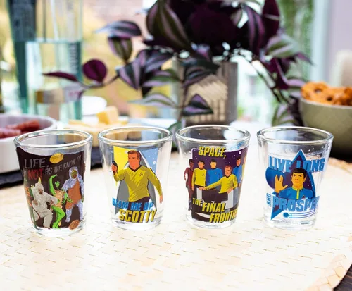 Vista 3 de Toynk Star Trek: The Original Series - Mini vasos de vaso de whisky de 2 onzas, juego de 4 Home Barware Drinkware