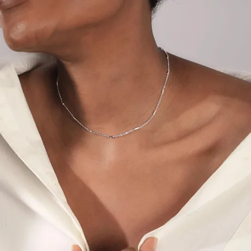 Vista 4 de CAROVO Gargantilla para mujer, delicado collar chapado en oro de 14 quilates, con lentejuelas y puntos brillantes, caja de clip satélite, collares