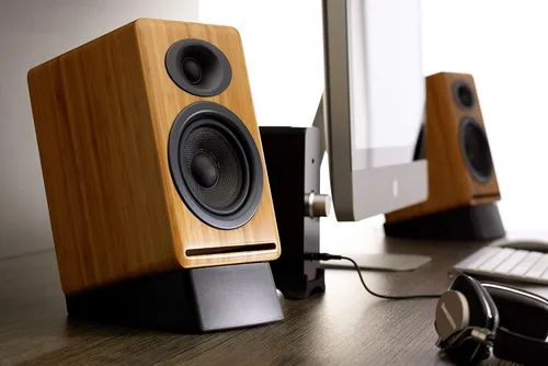 Vista 2 de Audioengine P4 (Pr.) Bocinas pasivas de estantería de 2 vías Madera natural