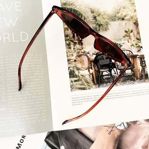 Vista 3 de OZPYKAE Gafas de sol para mujer, estilo vintage, montura de plástico, estilo retro, estilo de ojo de gato