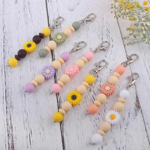 Vista 3 de tenghong2021 Bonito llavero de flores con cuentas para mujeres y niñas, dije para bolso, llaves de coche, mochila, adorno único