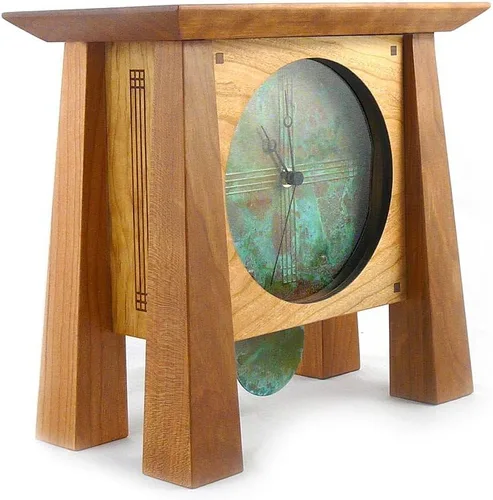 Vista 2 de Prairie Style - Reloj de repisa/estante con cara de cobre y péndulo, madera de cerezo americano hecho a mano, 12 pulgadas