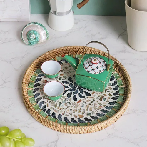 Vista 8 de Bandeja redonda de ratán con incrustaciones de madreperla, bandeja decorativa tejida a mano con base de madera,Cestas decorativas de mimbre bandeja