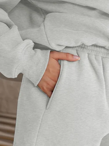 Vista 4 de AUTOMET Conjunto de 2 piezas para mujer, conjunto de descanso de dos piezas, conjunto de sudadera a juego, cómodo, conjunto corto, ropa de moda