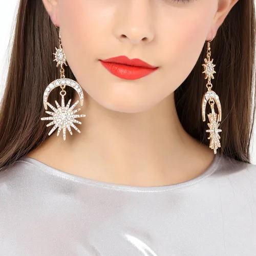 Vista 5 de Exaggerated - Aretes de gota con diseño de luna de sol y estrellas con diamantes de imitación punk para mujer