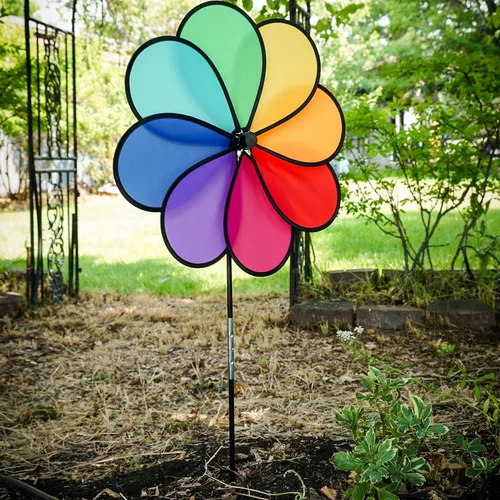 Vista 3 de In the Breeze Rainbow Dazy 2803 - Hilandero de jardín de 8 pétalos, 19 pulgadas