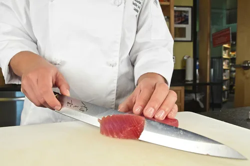 Vista 2 de Mercer Culinary, colección asiática. Cuchillo rebanador., 12" (30 cm), De madera madera (Wooden Handle)