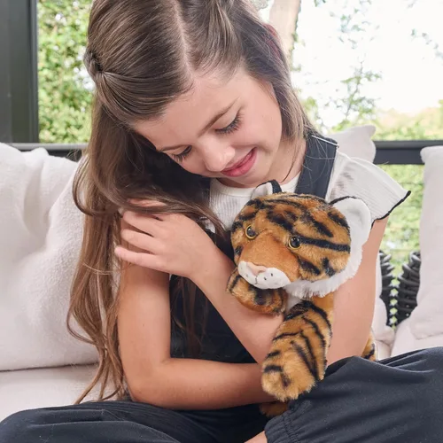 Vista 7 de The Petting Zoo Peluche de tigre, regalos para niños, animales salvajes del zoológico Onez, juguete de peluche de tigre de 9 pulgadas