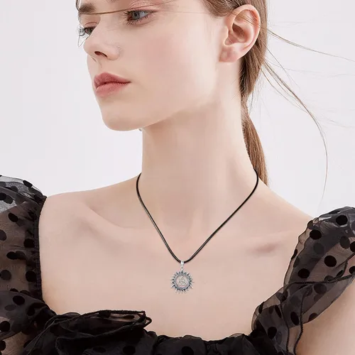 Vista 5 de PERZAT Collar de nudo celta de plata de ley, collar de nudo de trinidad celta, collar con colgante de sol, collar de triquetra, collar de nudo